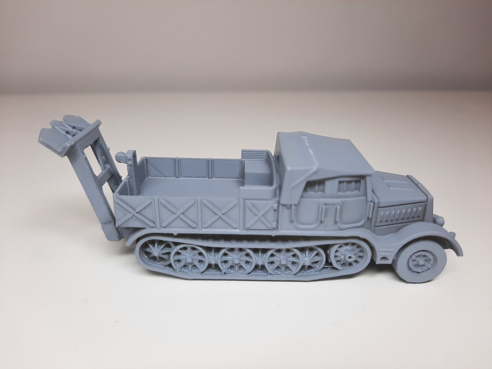 WWII German Sd.Kfz 9 FAMO Halftrack with Spade Various Scales Historical Wargaming
