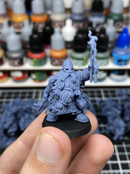 30mm Highland Miniatures Dwarf Runemasters x2 suitable for WFB