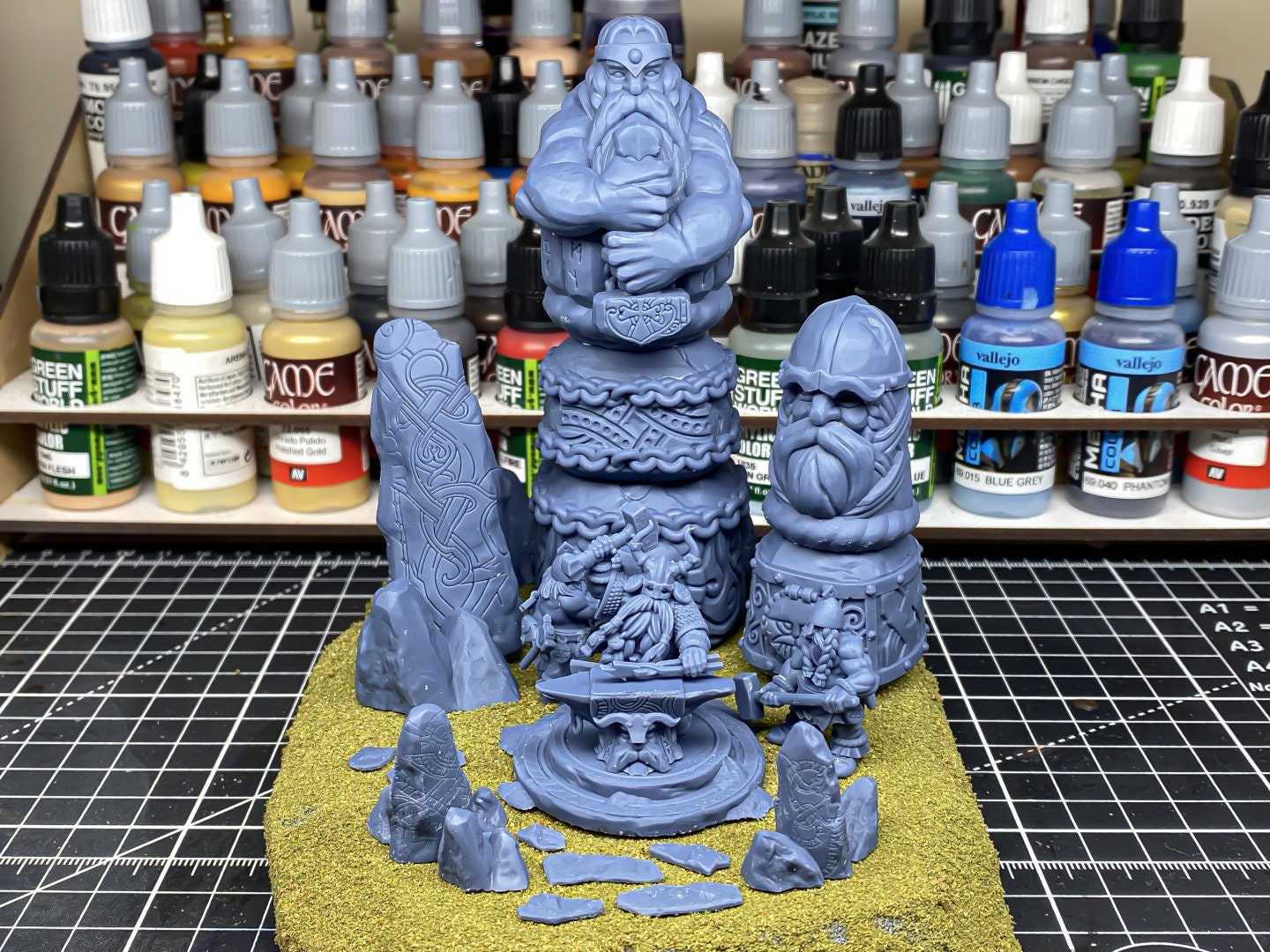 30mm Highland Miniatures Ancient Dwarf Forge and Great Dwarf Runemaster