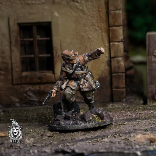 WWII German NCO with Scenic Base Various Scales Historical Wargaming (US tariffs are pre-paid by us)