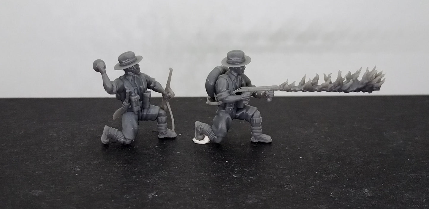 WWII British Gurkha Assault Engineers Flamethrower Team (2 models) Various Scales Historical Wargaming