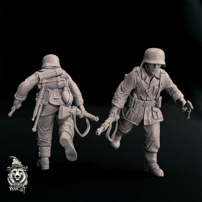WWII German Assault Pioneer (4 models) Various Scales Historical Wargaming (US tariffs are pre-paid by us)