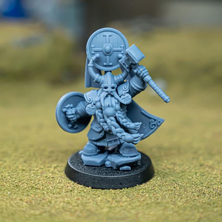 Dwarf Prince with Hammer and Shield Highland Miniatures Hero Various Scales (US tariffs are pre-paid by us)