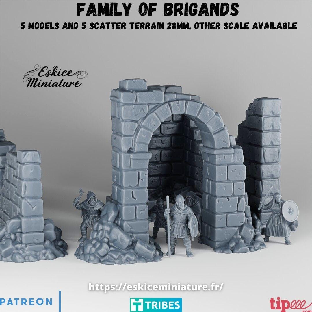 Medieval Family of Brigands with Ruins Set (5 models) Various Scales Historical Wargaming (US tariffs are pre-paid by us)