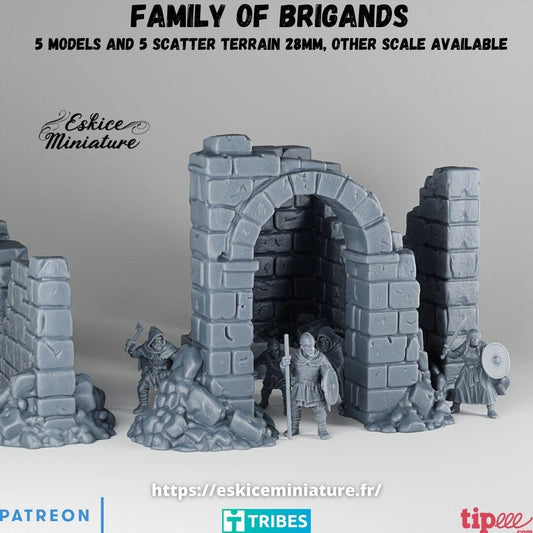 Medieval Family of Brigands with Ruins Set (5 models) Various Scales Historical Wargaming (US tariffs are pre-paid by us)